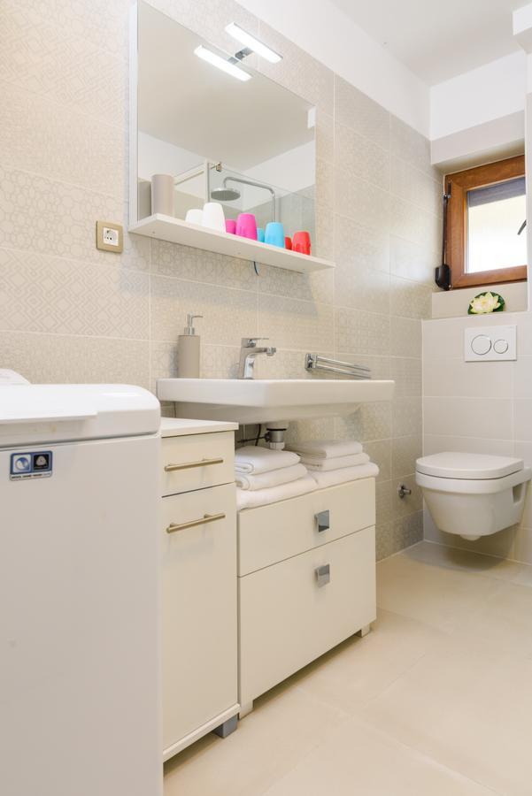 Apartmani Marko I Ana Marina Exterior foto