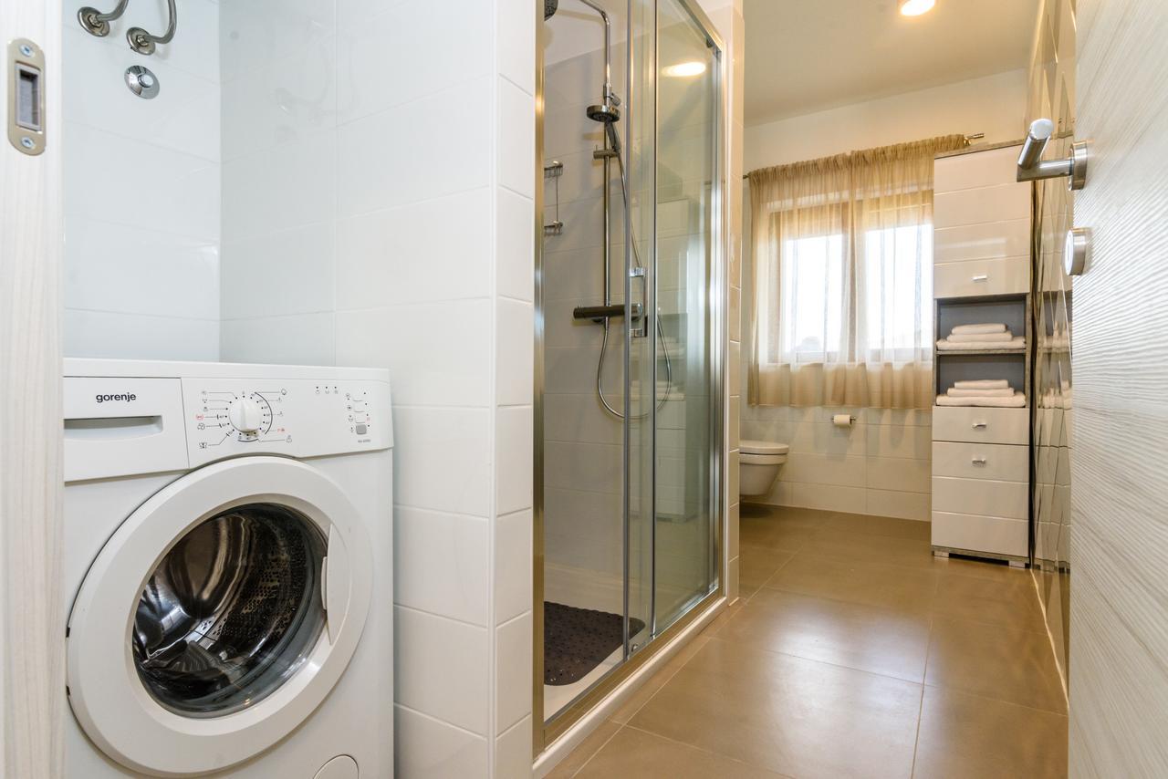 Apartmani Marko I Ana Marina Exterior foto