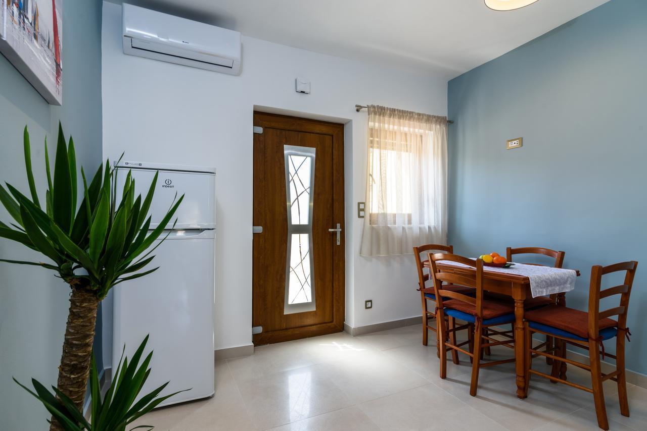 Apartmani Marko I Ana Marina Exterior foto