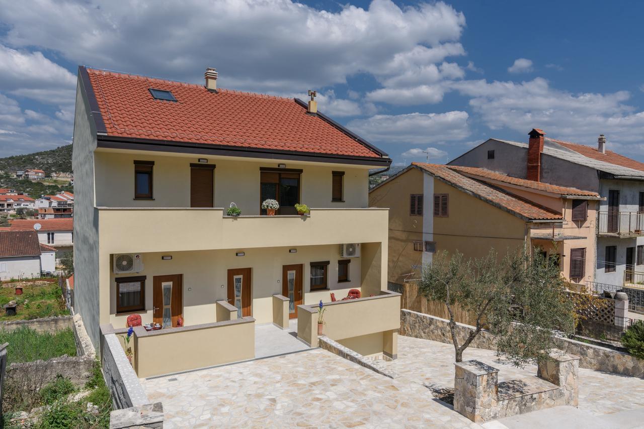 Apartmani Marko I Ana Marina Exterior foto
