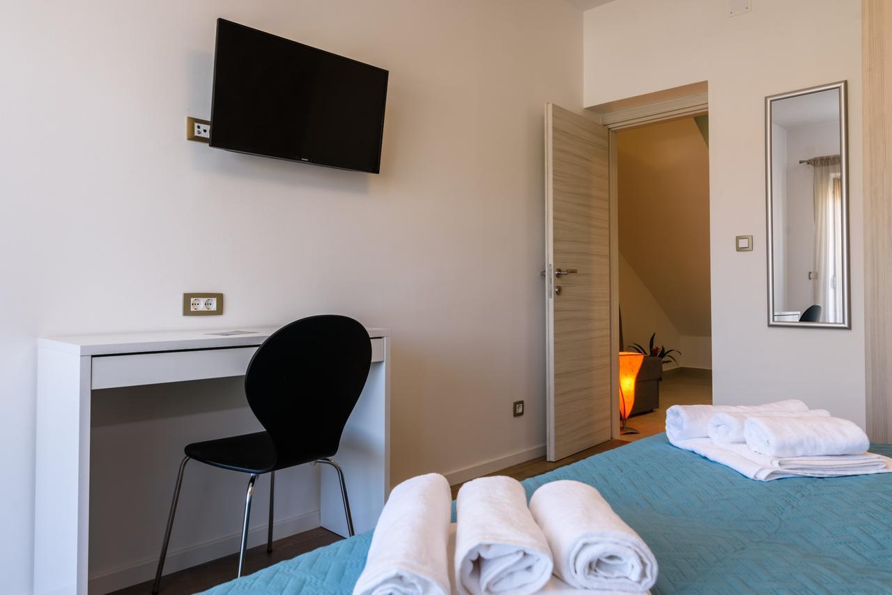 Apartmani Marko I Ana Marina Exterior foto