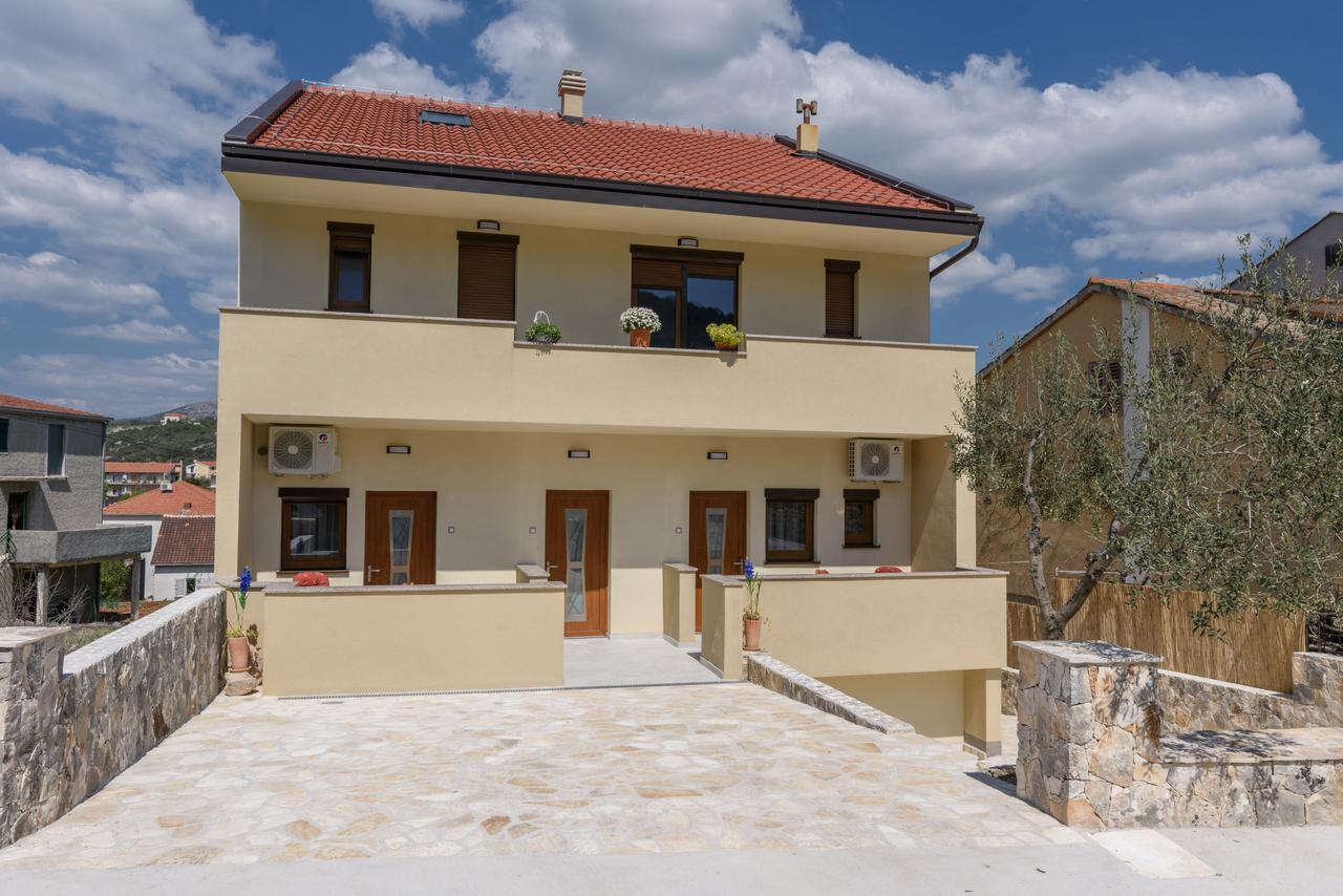 Apartmani Marko I Ana Marina Exterior foto