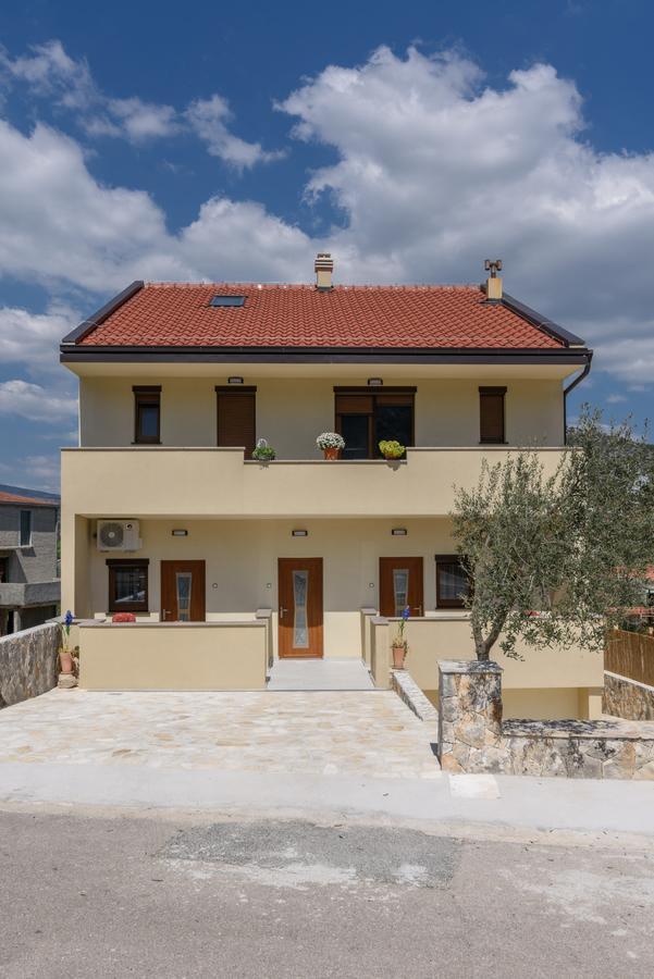 Apartmani Marko I Ana Marina Exterior foto